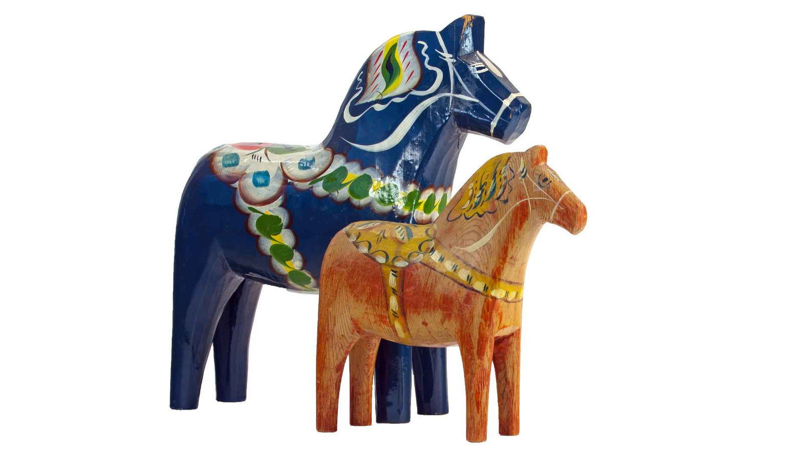 Bild zweier handgeschnitzter Dalapferde