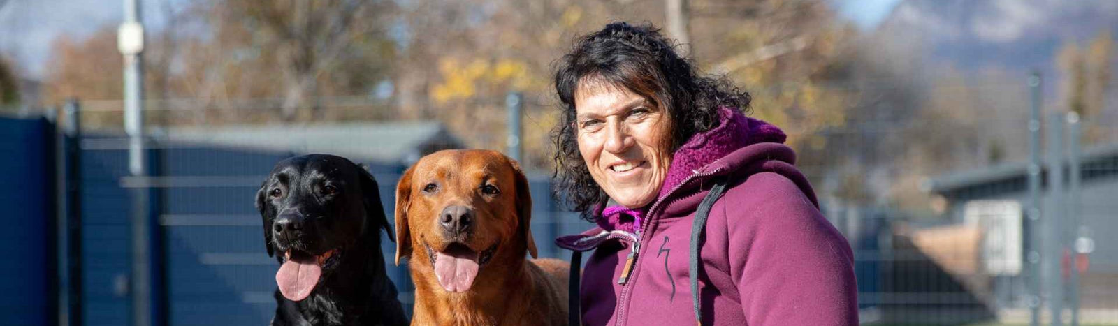 Reney Wicky mit ihren beiden Hunden