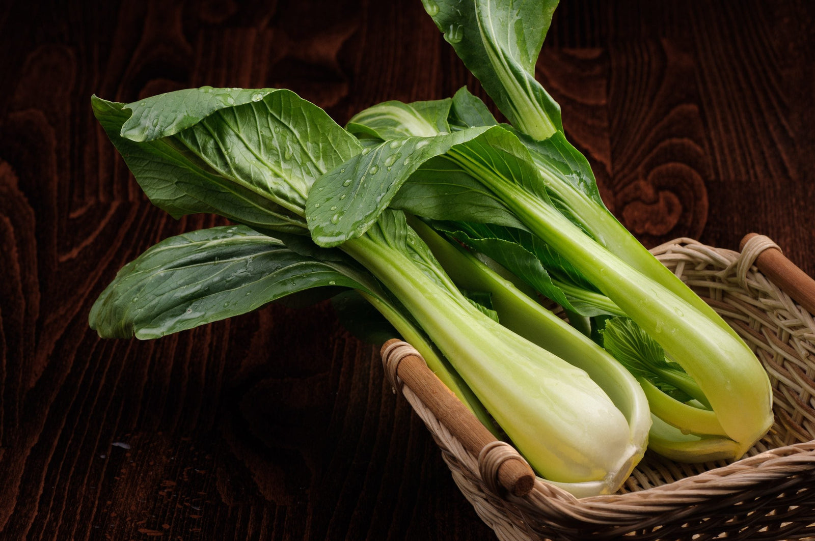 Pak Choi im Korb ist ein gutes Lebensmittel und man muss keine Kalorien zählen