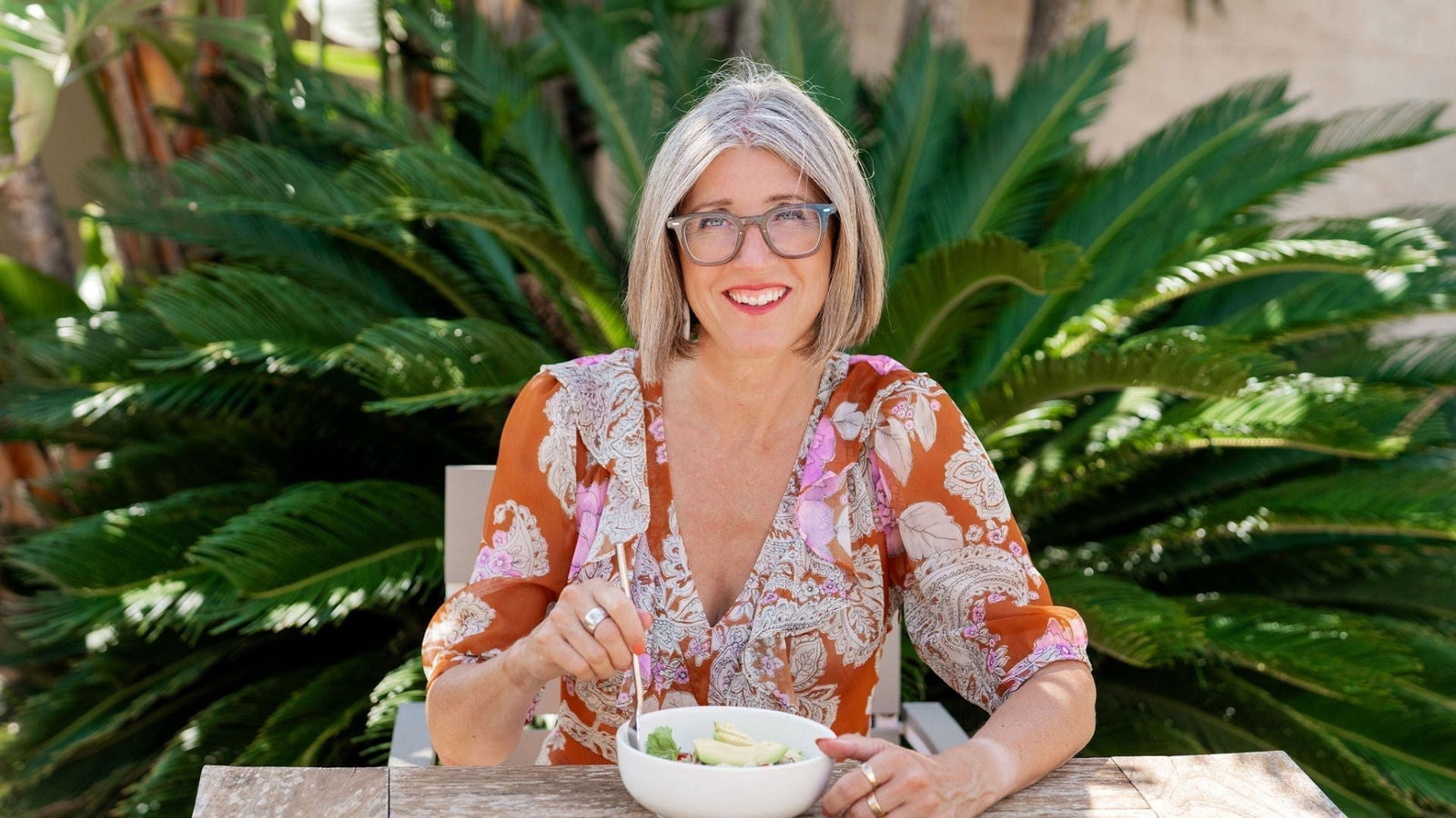 Julia Gruber spricht im Darmglück Podcast über Detox und Intervallfasten im September